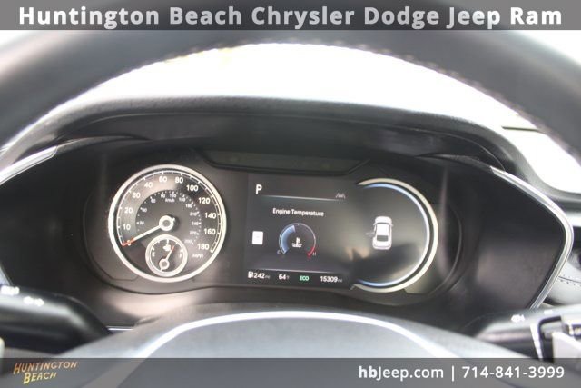 Used 2025 Genesis G70 2.5T image 22