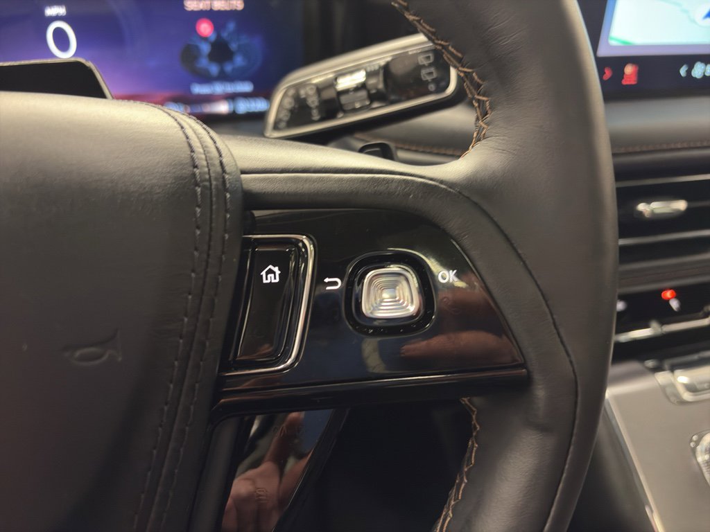 Used 2025 Lincoln Aviator AWD w/ Jet Appearance Package image 27