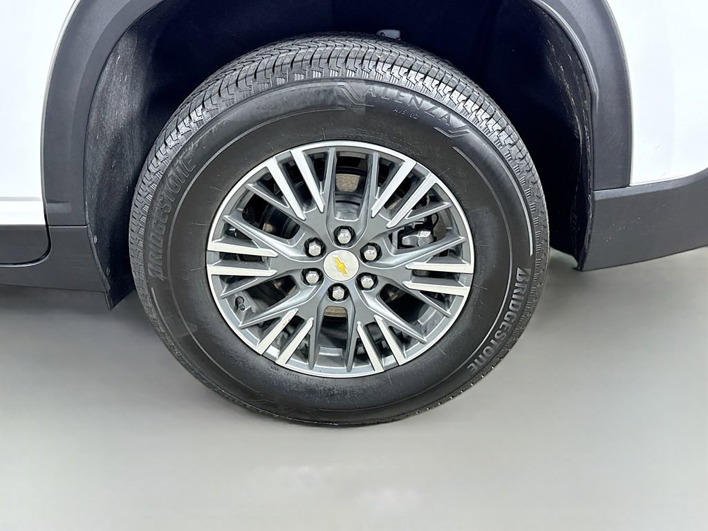 Used 2025 Chevrolet Traverse LT image 32