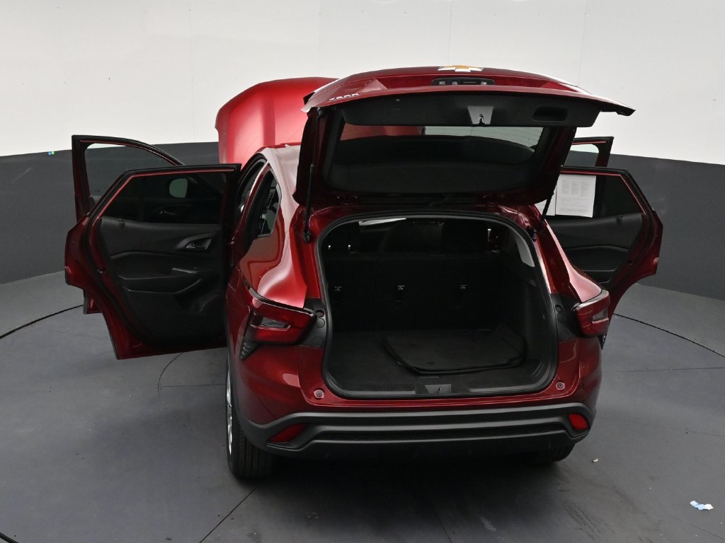 Used 2025 Chevrolet Trax LS FWD image 32