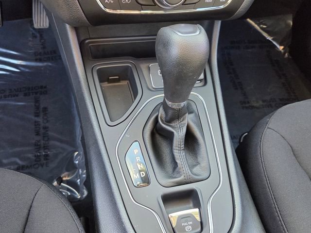 Used 2021 Jeep Cherokee Latitude w/ Mopar Interior Package image 25