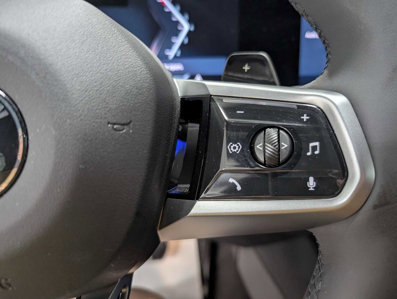 Used 2025 BMW 540i xDrive w/ Executive Package image 33