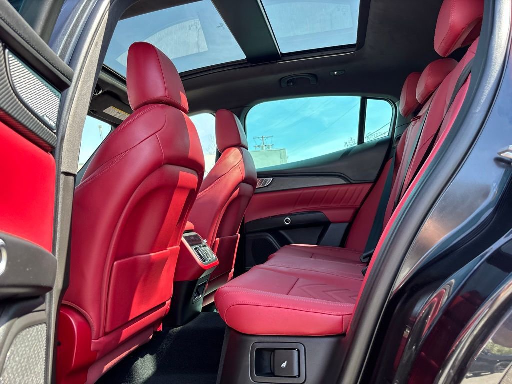 Used 2024 Maserati Grecale Trofeo image 11