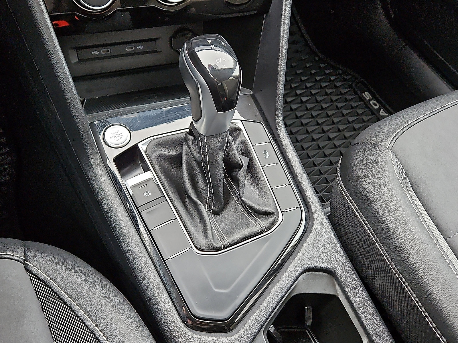 Certified 2023 Volkswagen Taos SE w/ Black Wheel Package image 14