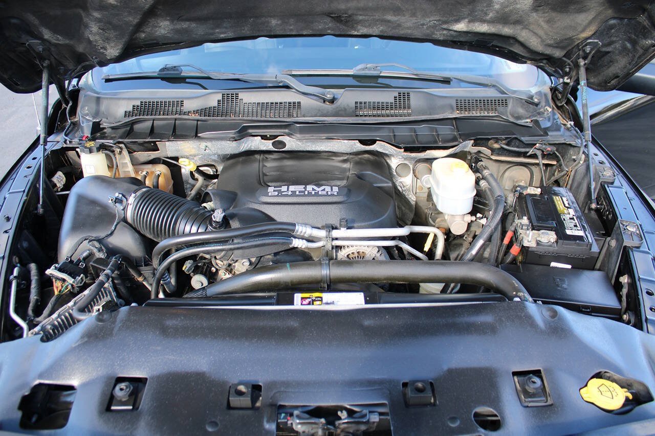 Used 2015 RAM 3500 Laramie w/ Black Appearance Group AWD/4WD image 18