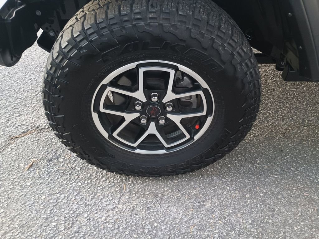 Used 2024 Jeep Gladiator Rubicon w/ Technology Group image 17