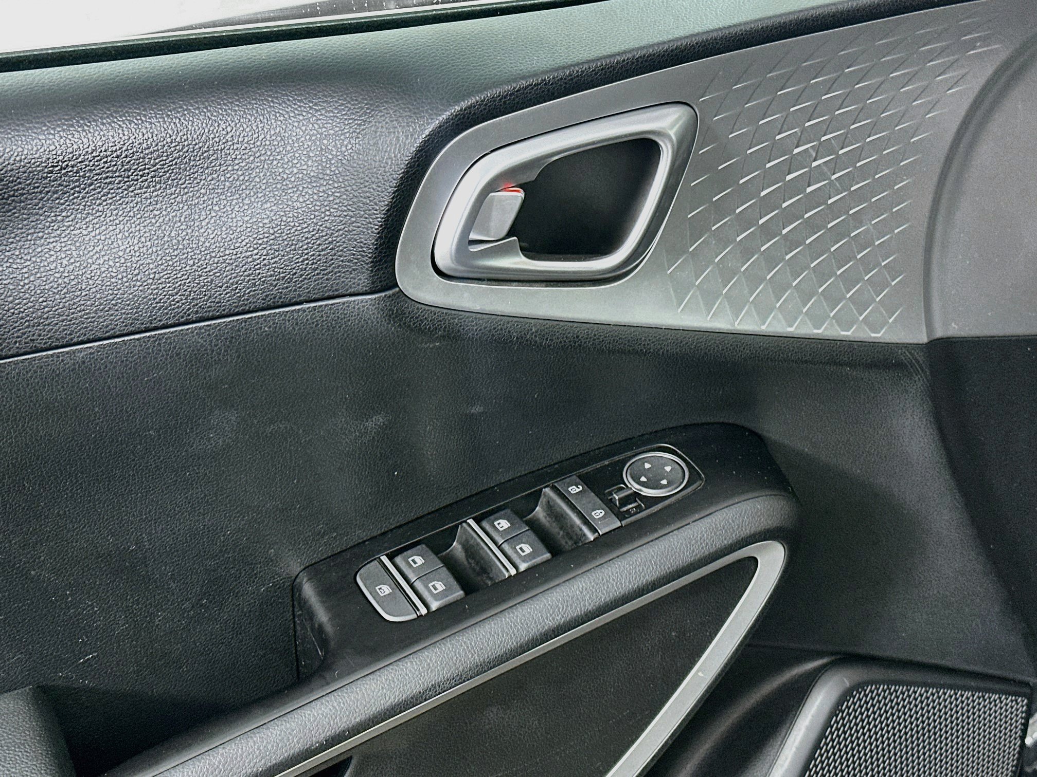 Used 2025 Kia Soul LX w/ LX Technology Package FWD image 15