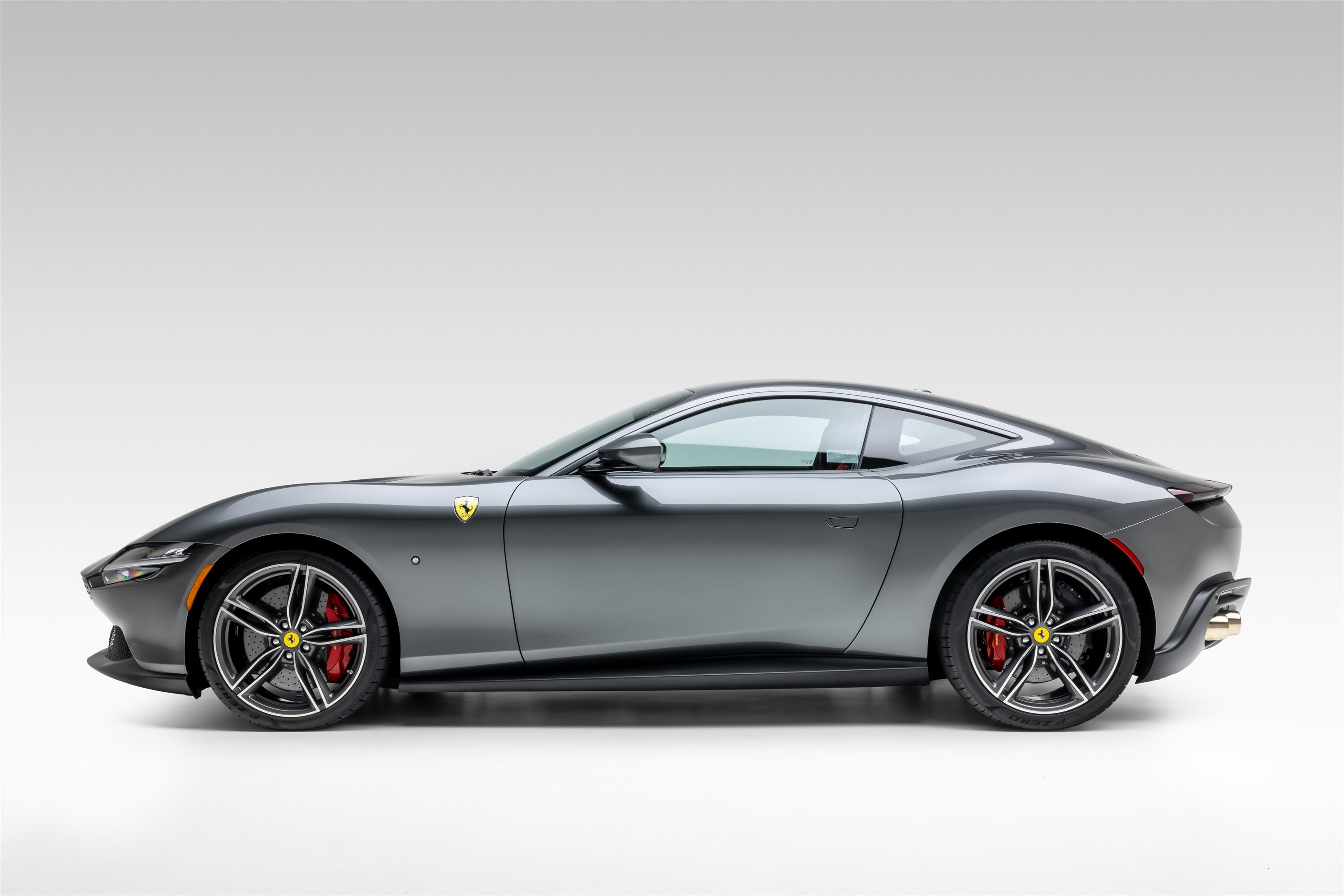 Used 2022 Ferrari Roma RWD image 4