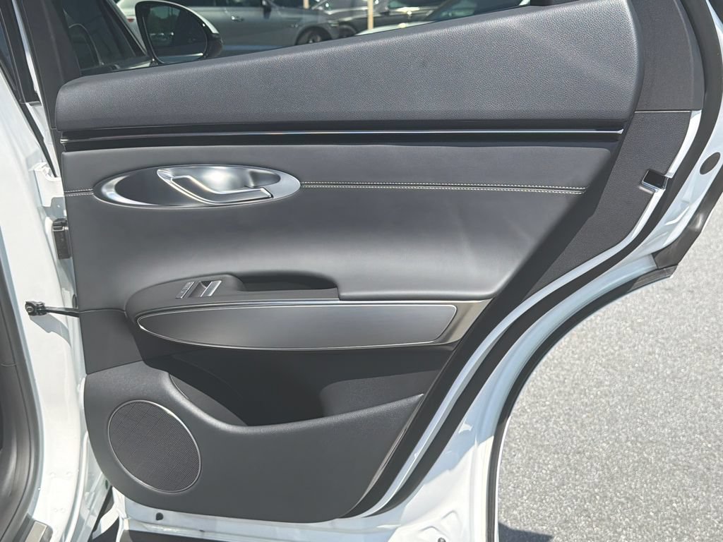 New 2027 Genesis GV70 2.5T Select AWD/4WD image 18
