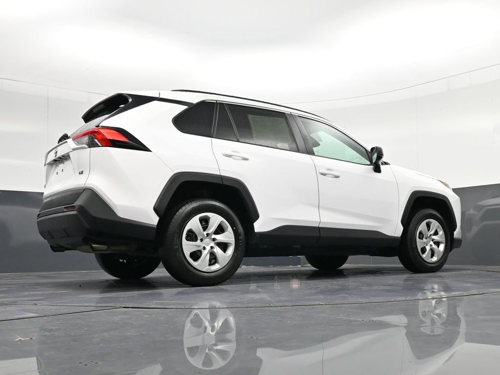 Used 2020 Toyota RAV4 LE FWD image 28