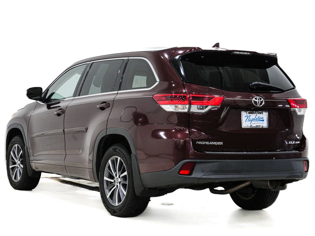 Used 2018 Toyota Highlander XLE w/ Protection Package #3 AWD/4WD image 9