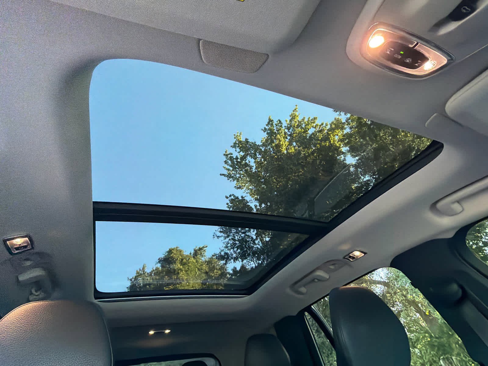 Used 2019 Volvo XC90 T5 Momentum w/ Multimedia Package AWD/4WD image 20