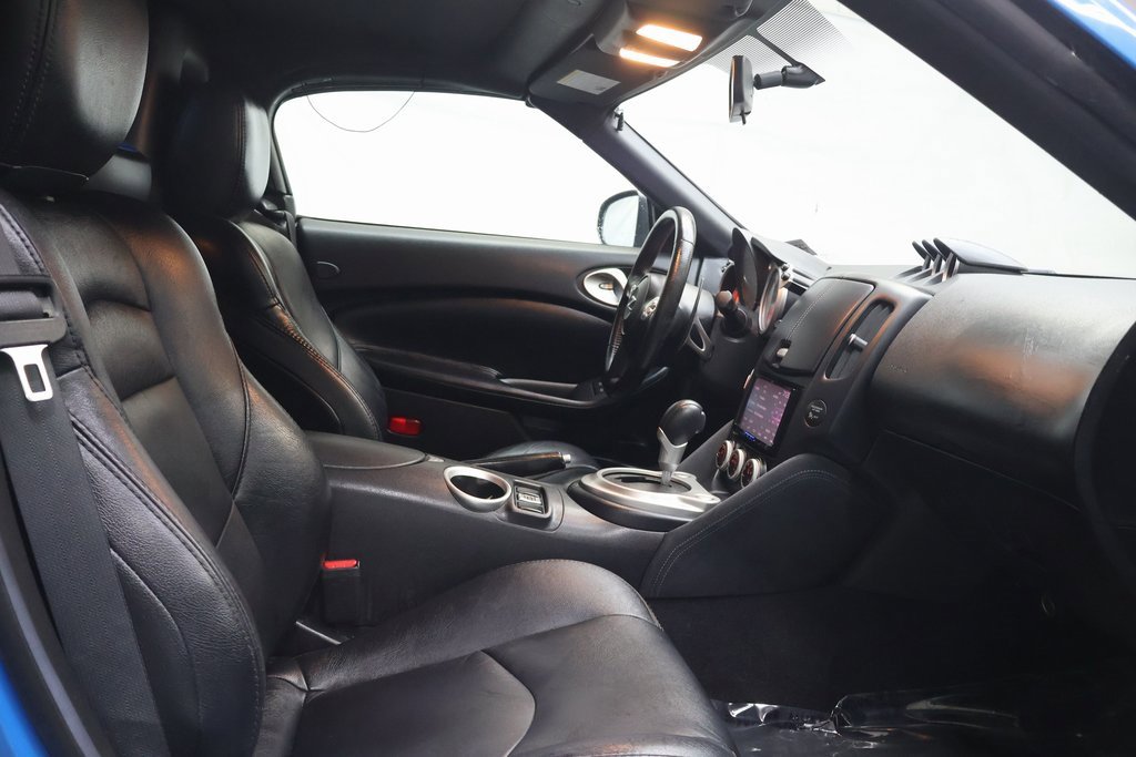 Used 2011 Nissan 370Z Roadster image 9