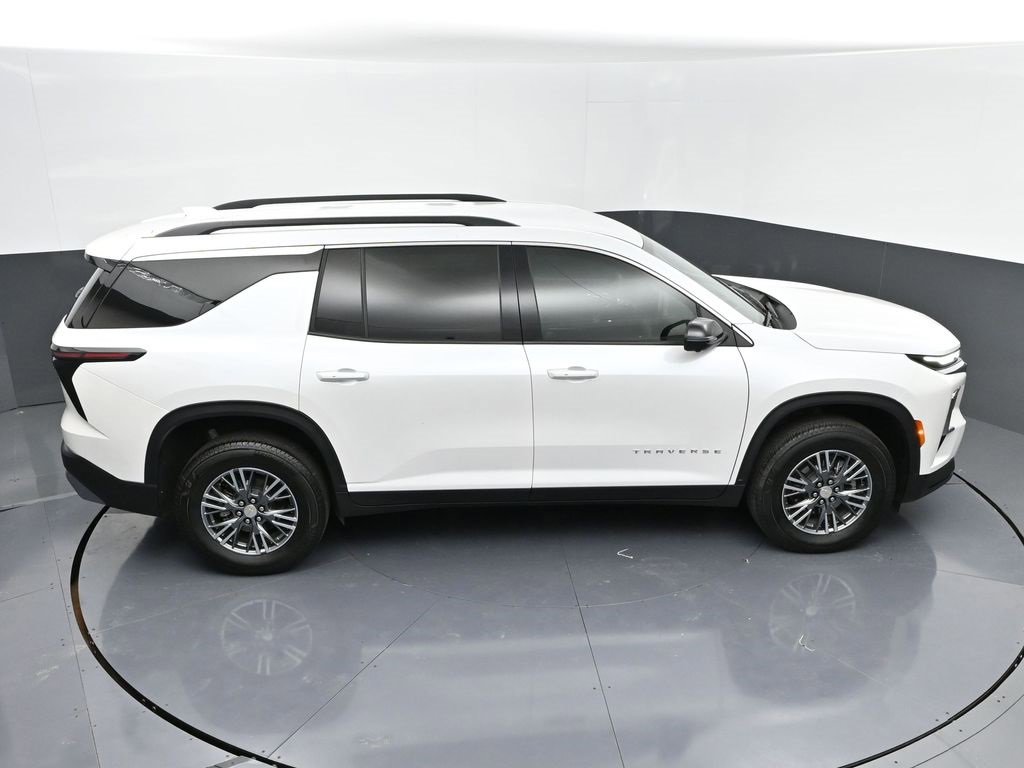 Used 2024 Chevrolet Traverse LT image 42