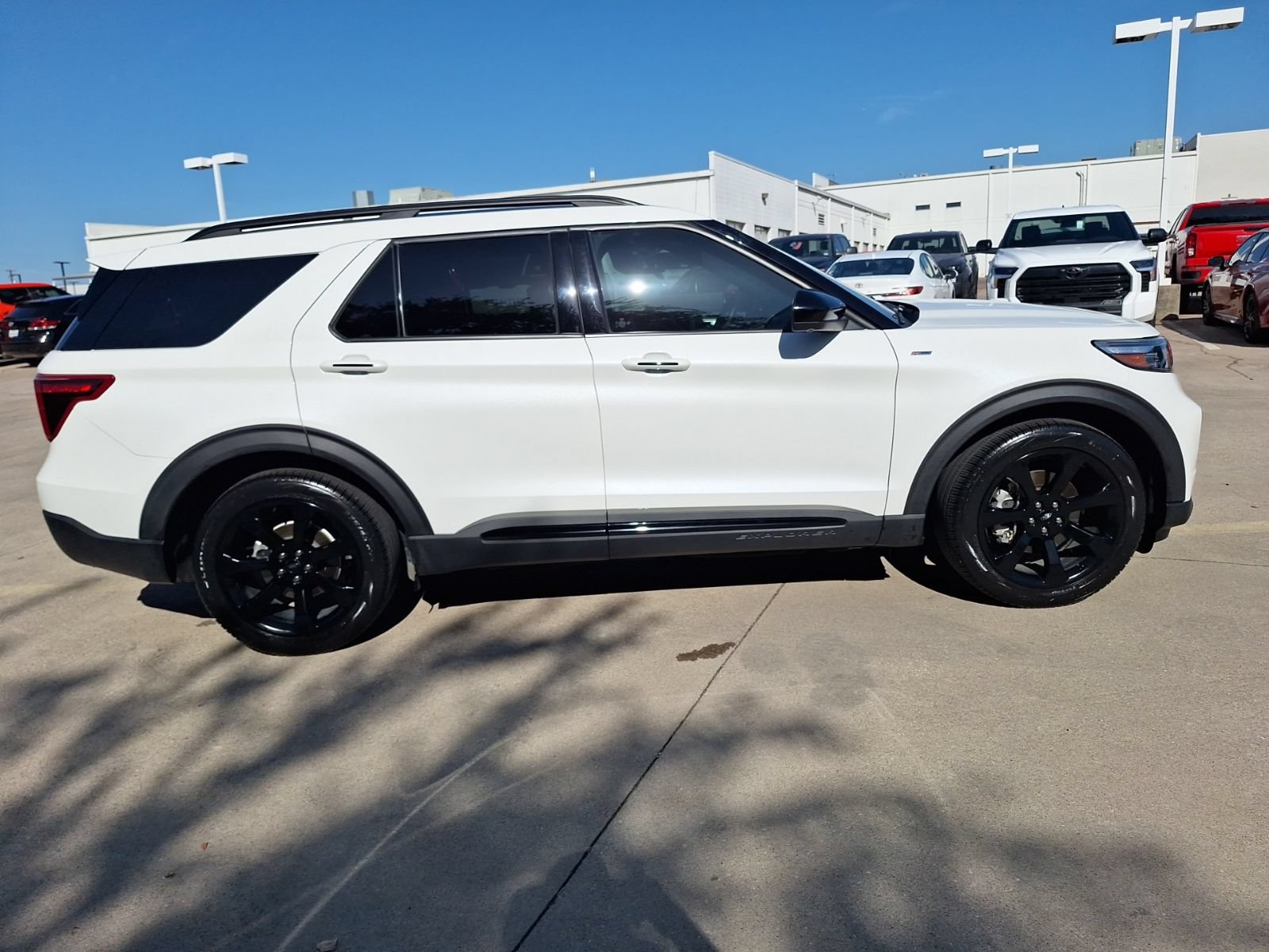 Used 2023 Ford Explorer ST-Line w/ Class IV Trailer Tow Package RWD image 7