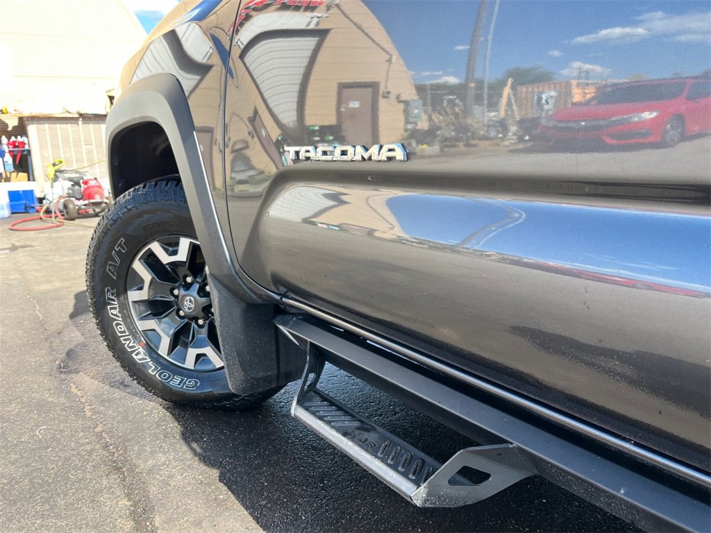 Used 2022 Toyota Tacoma TRD Off-Road image 28