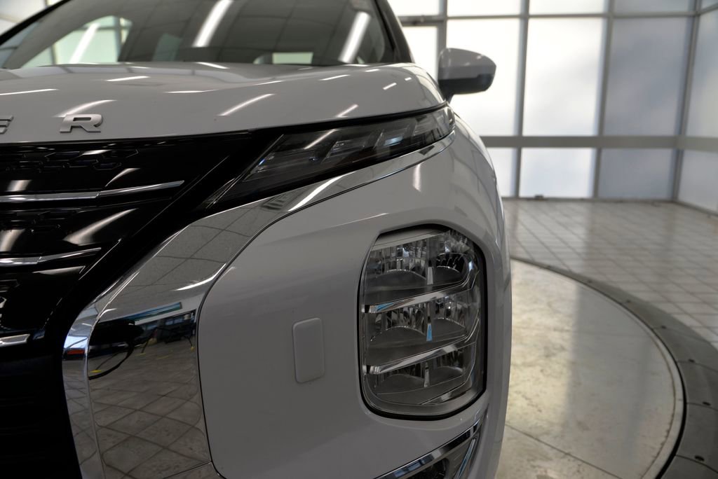 Used 2022 Mitsubishi Outlander SEL image 11