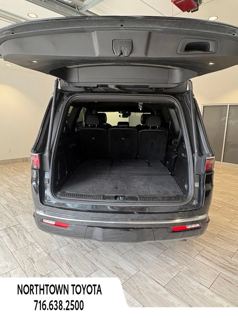 Used 2024 Jeep Wagoneer Series II w/ Flexible Seating Group RWD image 11