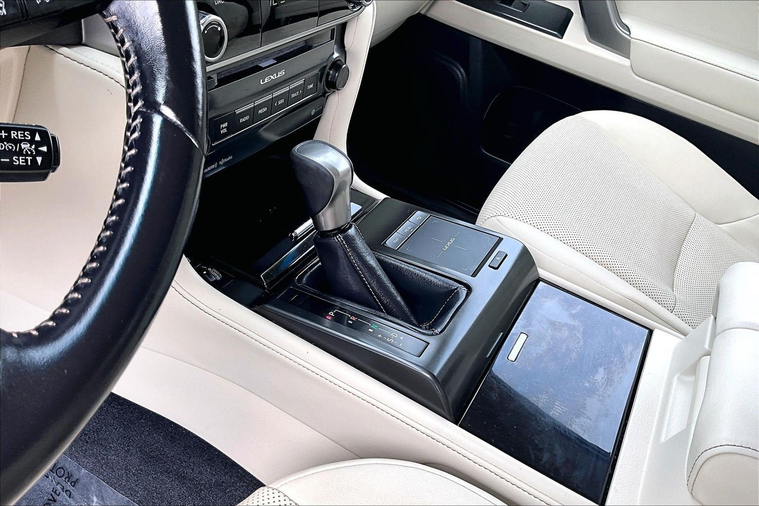 Used 2022 Lexus GX 460 w/ Accessory Package AWD/4WD image 15