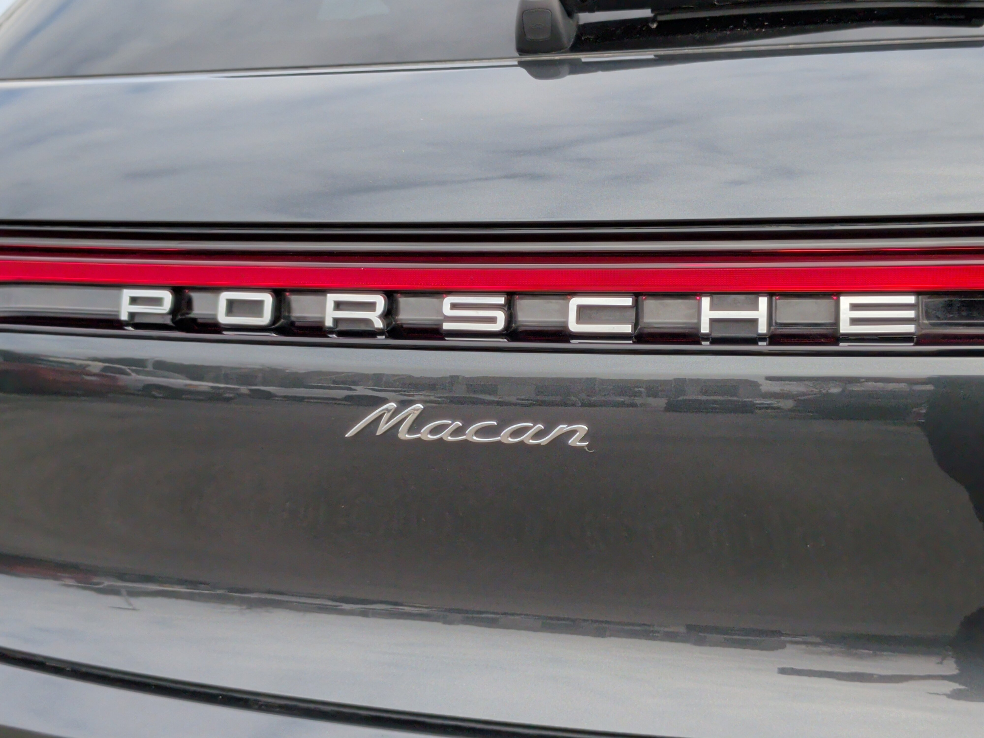 Used 2024 Porsche Macan image 11