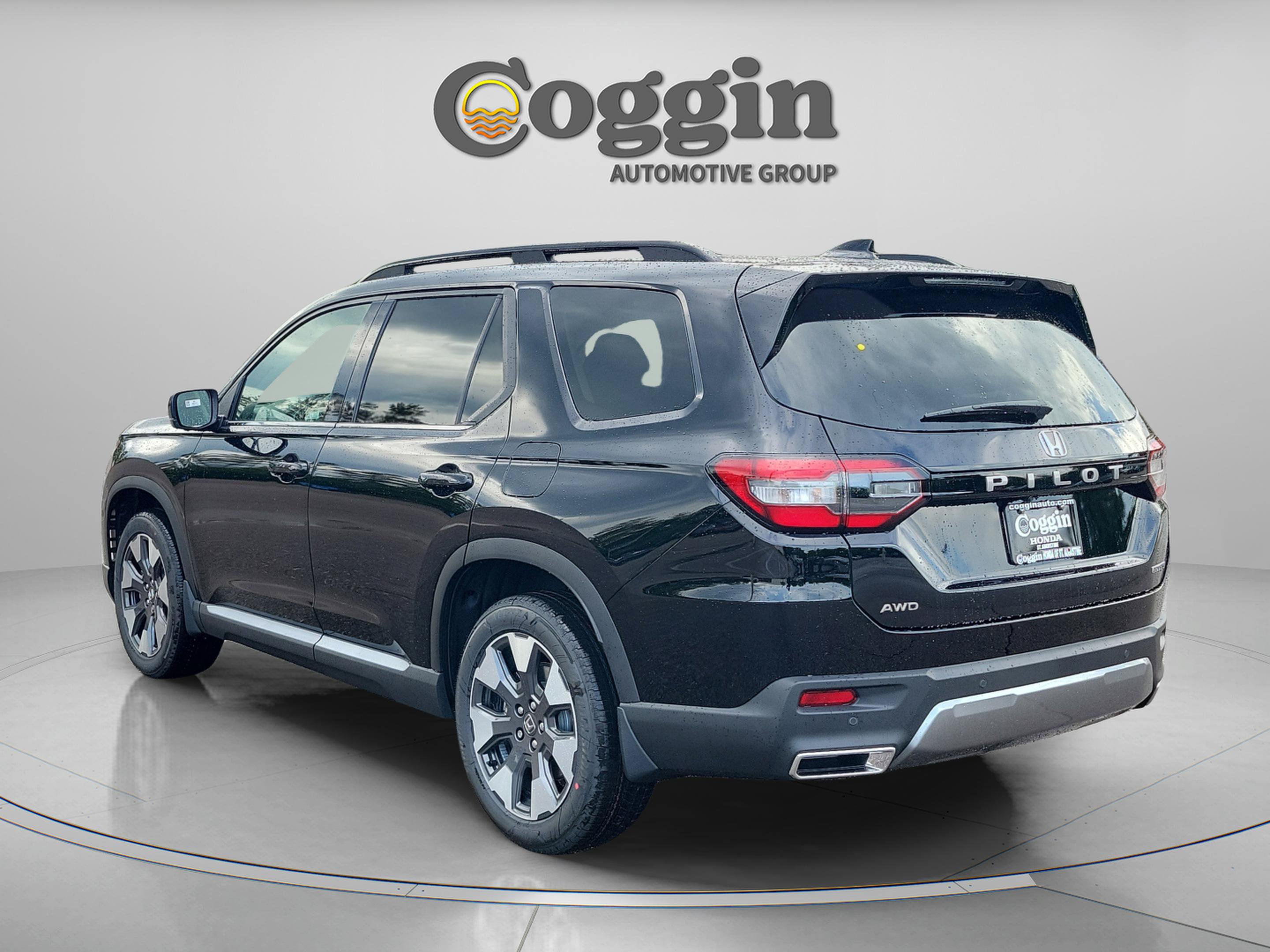 New 2026 Honda Pilot Touring image 3
