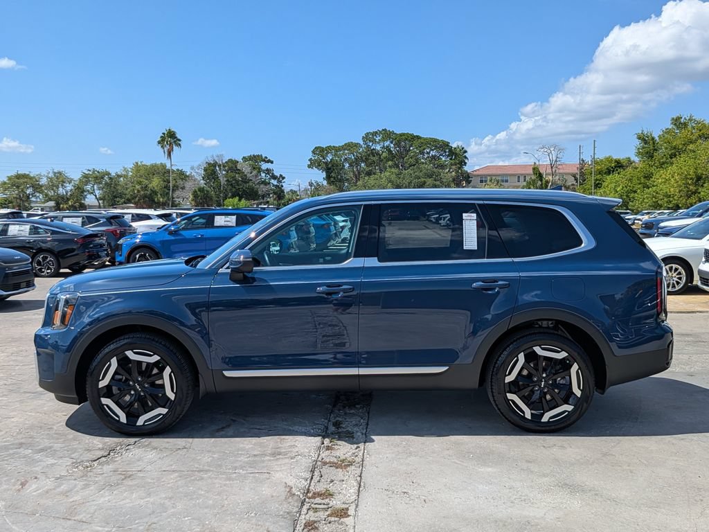 Certified 2024 Kia Telluride EX w/ EX Captain's Chair Package FWD image 5