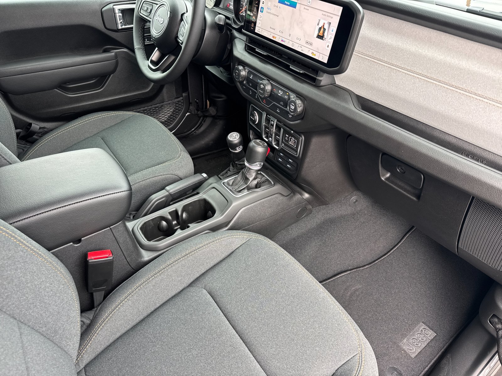 New 2026 Jeep Gladiator Sport AWD/4WD image 15