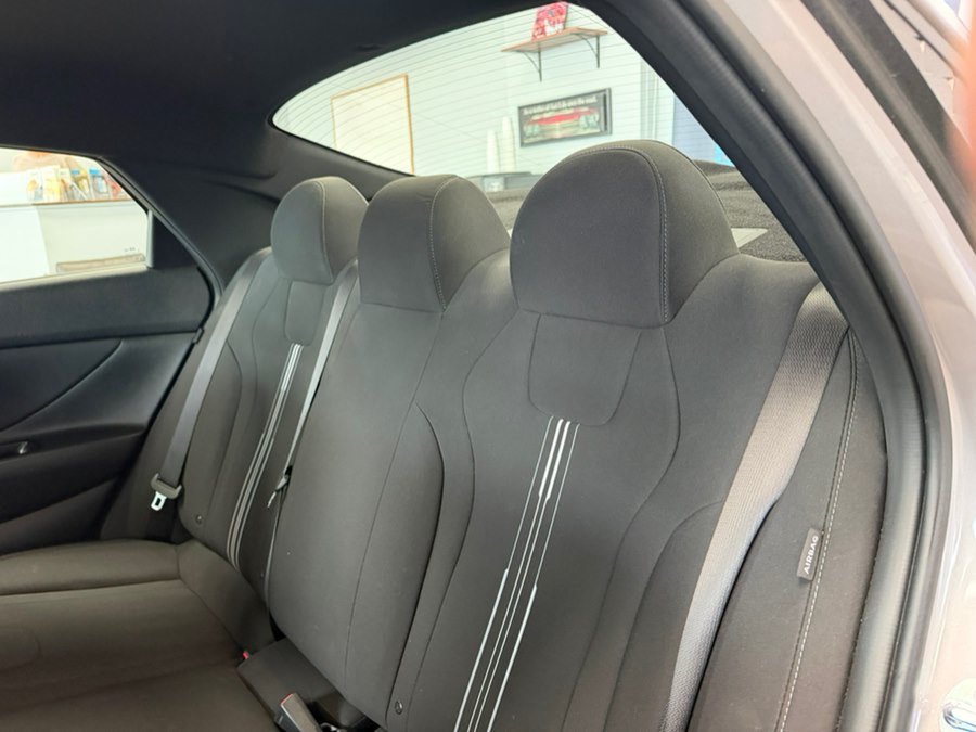 Used 2025 Hyundai Elantra Sport FWD image 44