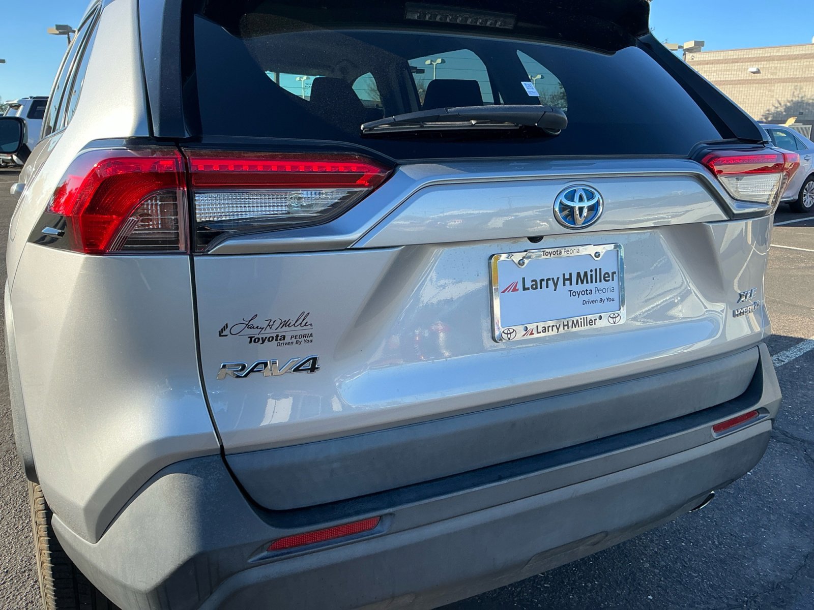 Used 2021 Toyota RAV4 XLE w/ Carpet Mat Package (TMS) image 24