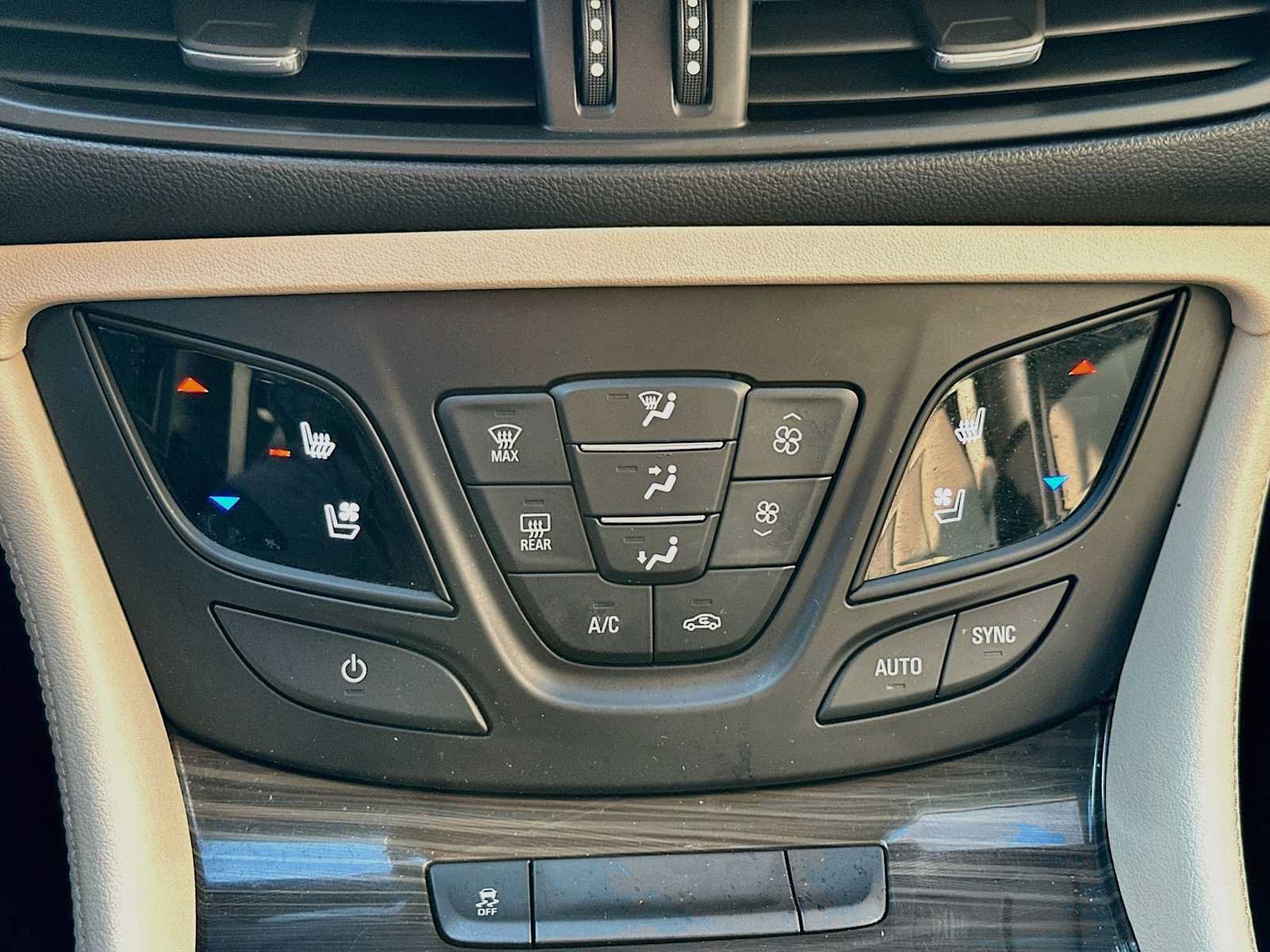 Used 2020 Buick Envision Premium w/ Driver Confidence Package AWD/4WD image 16