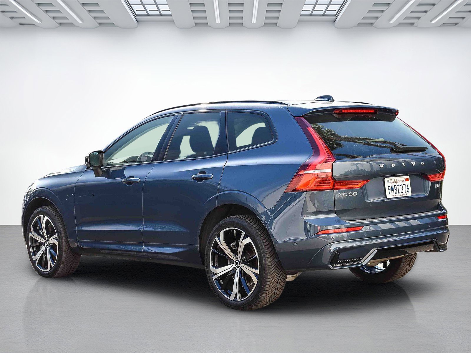 Used 2024 Volvo XC60 B5 Ultimate w/ Protection Package Premier image 7