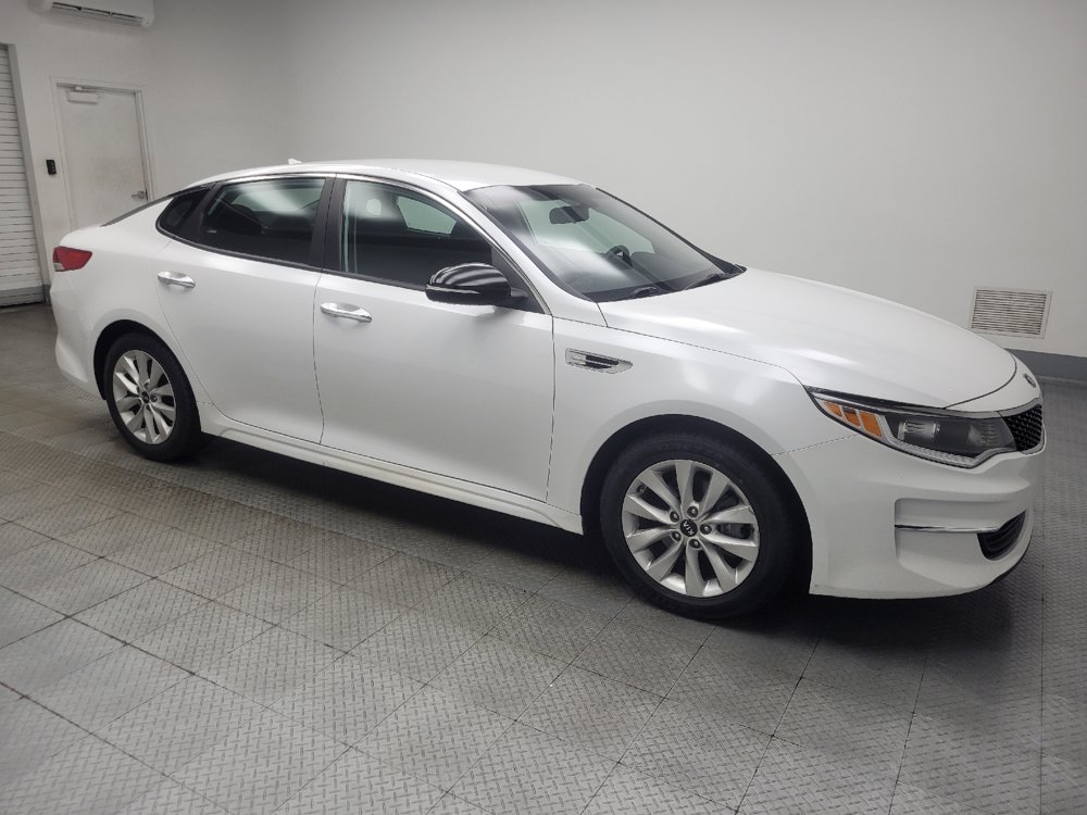 Used 2018 Kia Optima LX w/ 17" Alloy Wheels Package FWD image 11