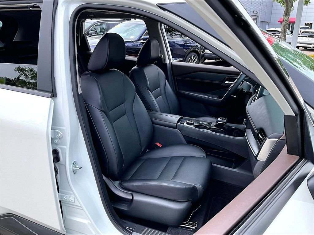 Used 2023 Nissan Rogue SV w/ SV Premium B Package AWD/4WD image 11