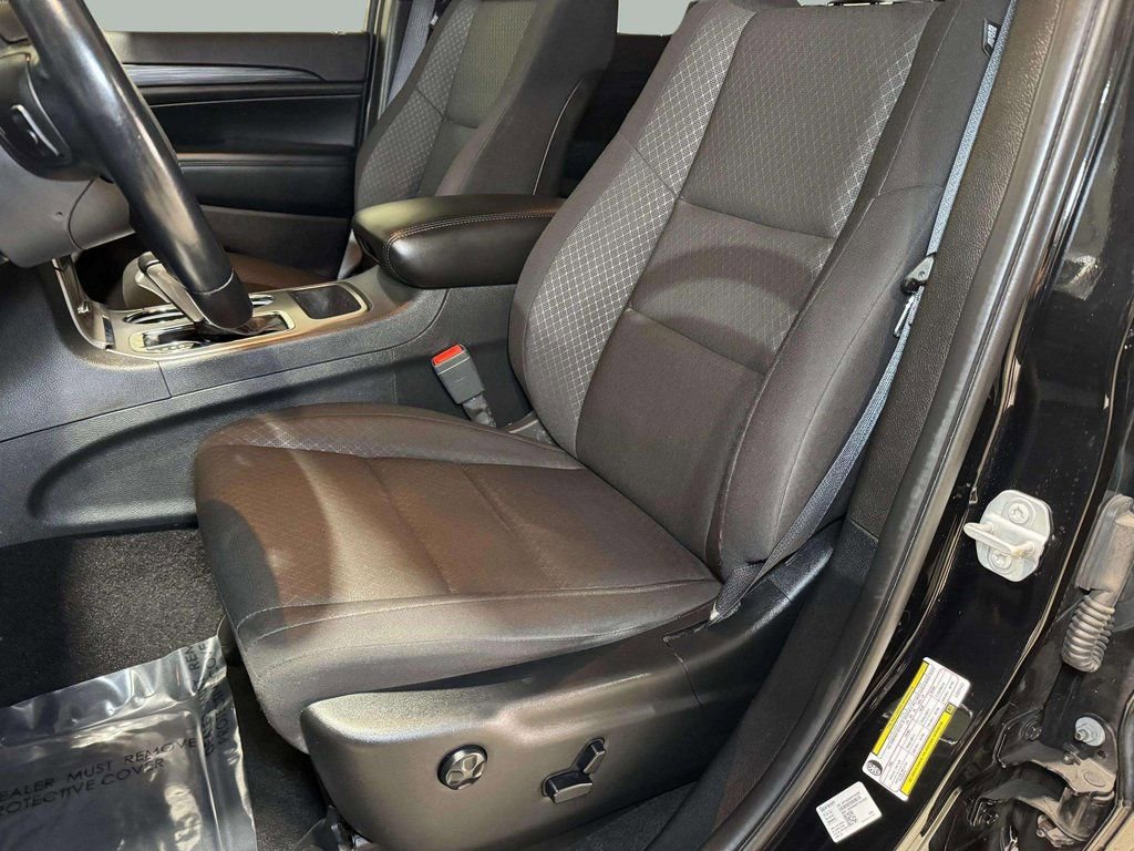 Used 2020 Jeep Grand Cherokee Laredo image 22