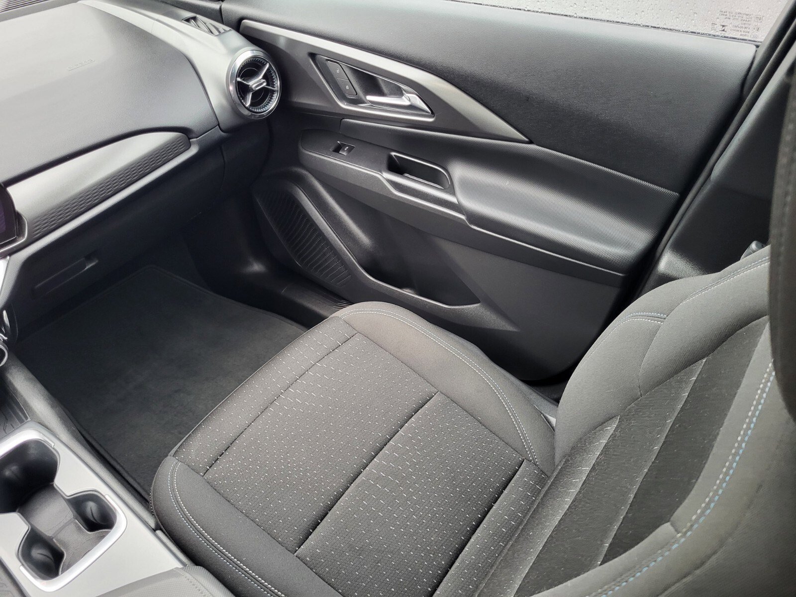 Used 2025 Chevrolet Equinox EV LT FWD image 16