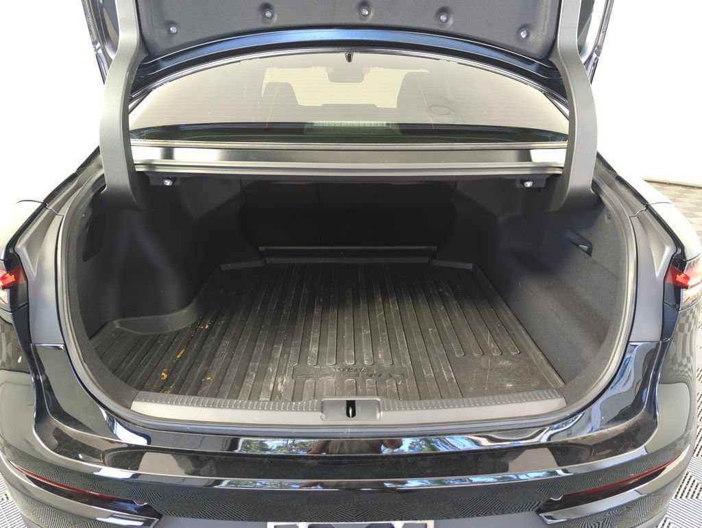 Used 2025 Toyota Crown AWD/4WD image 28