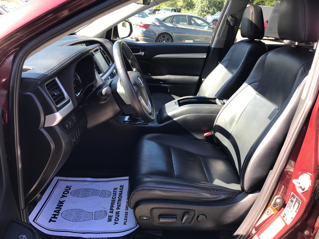 Used 2019 Toyota Highlander XLE AWD/4WD image 26