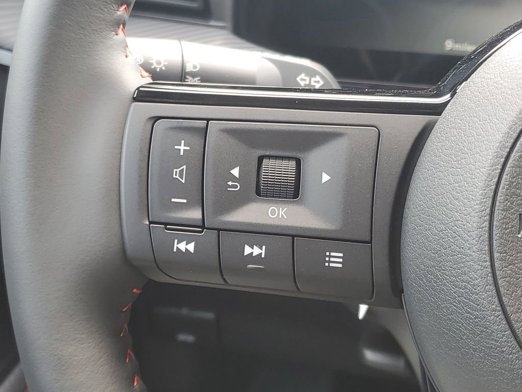 New 2025 Nissan Kicks SR w/ SR Premium Package image 13