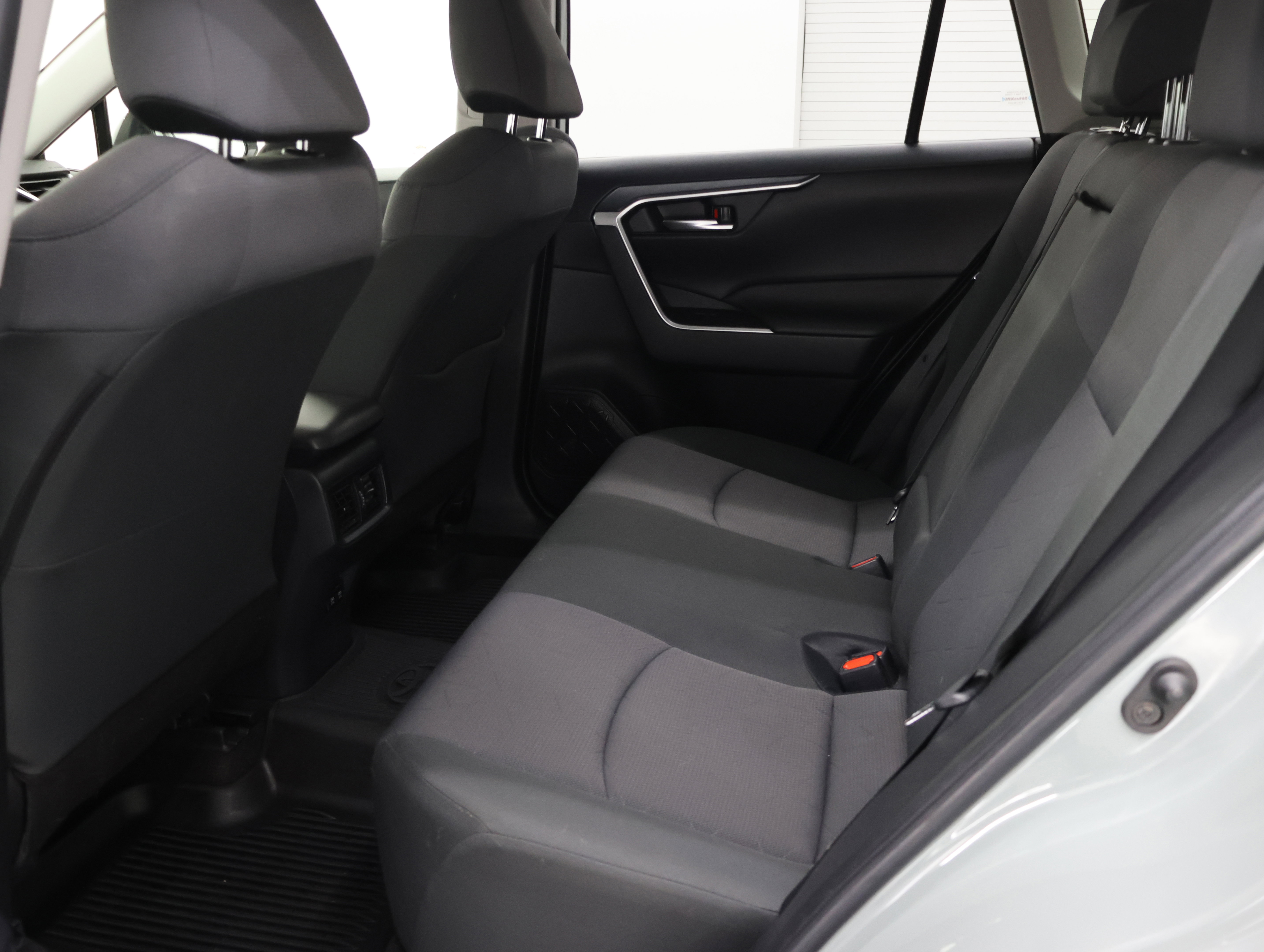 Used 2019 Toyota RAV4 XLE w/ Convenience Package image 9