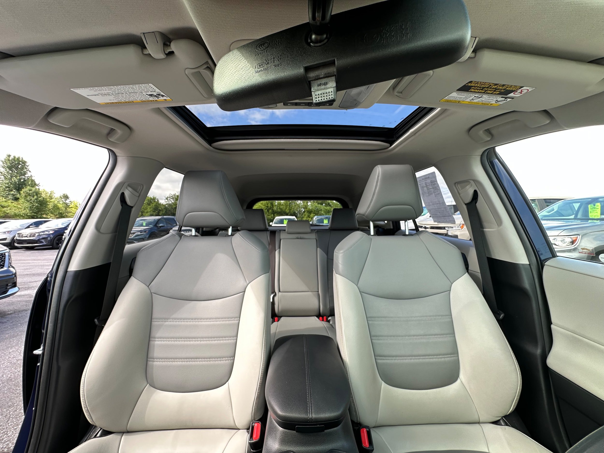 Used 2019 Toyota RAV4 XLE Premium w/ Cold Weather Package AWD/4WD image 20