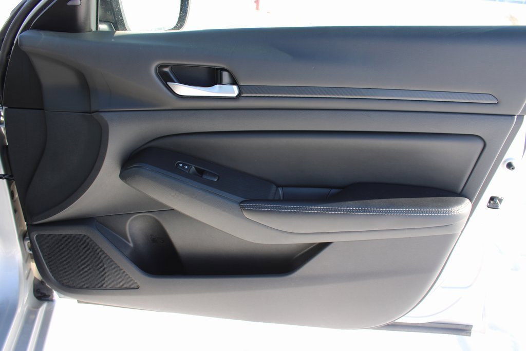 Used 2024 Nissan Altima 2.5 SV image 19