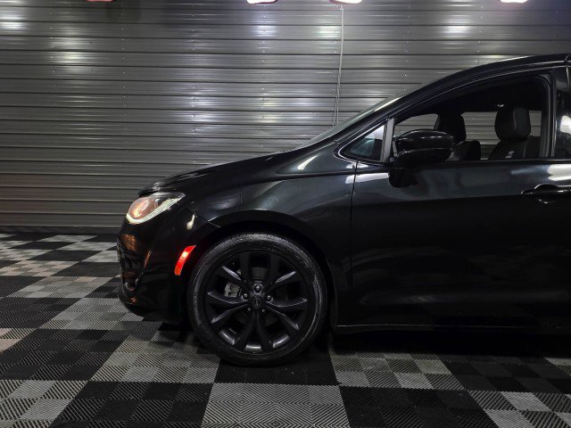 Used 2020 Chrysler Pacifica Touring w/ S Appearance Package image 39