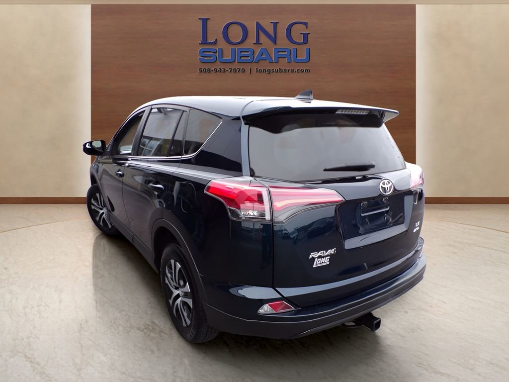 Used 2018 Toyota RAV4 LE image 15