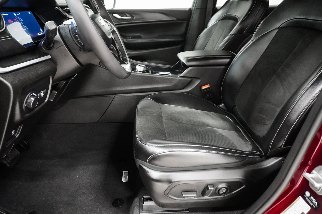 Used 2024 Jeep Grand Cherokee L Laredo image 11