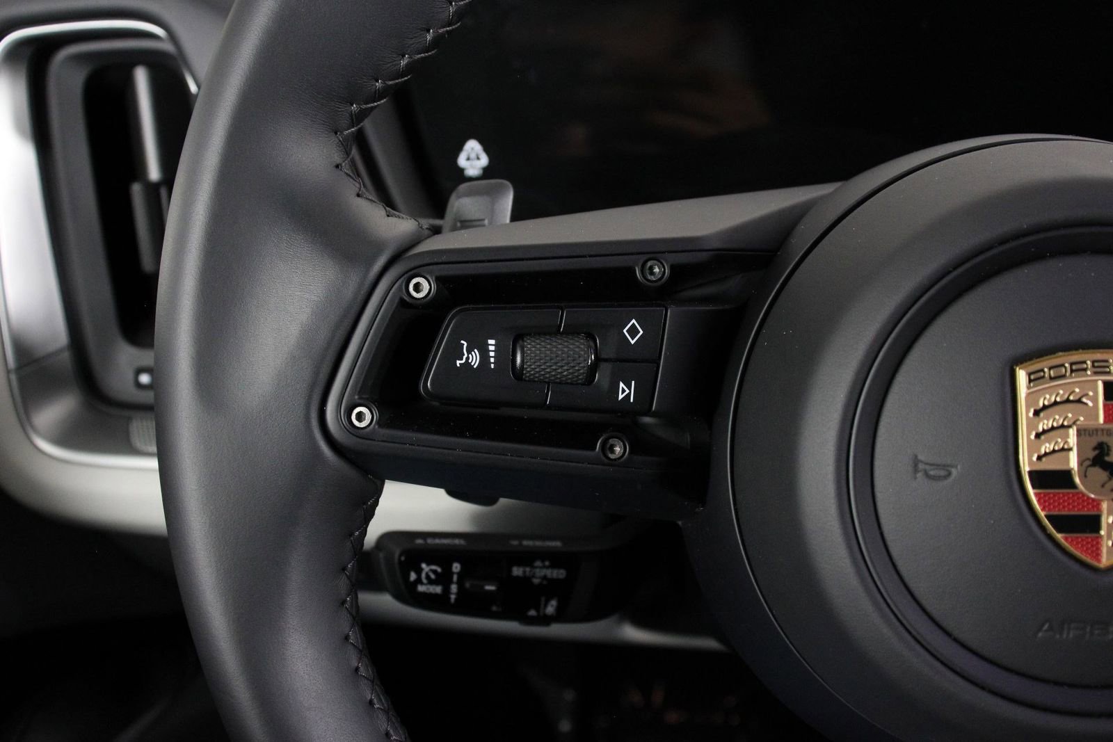 Certified 2025 Porsche Cayenne E-Hybrid image 14