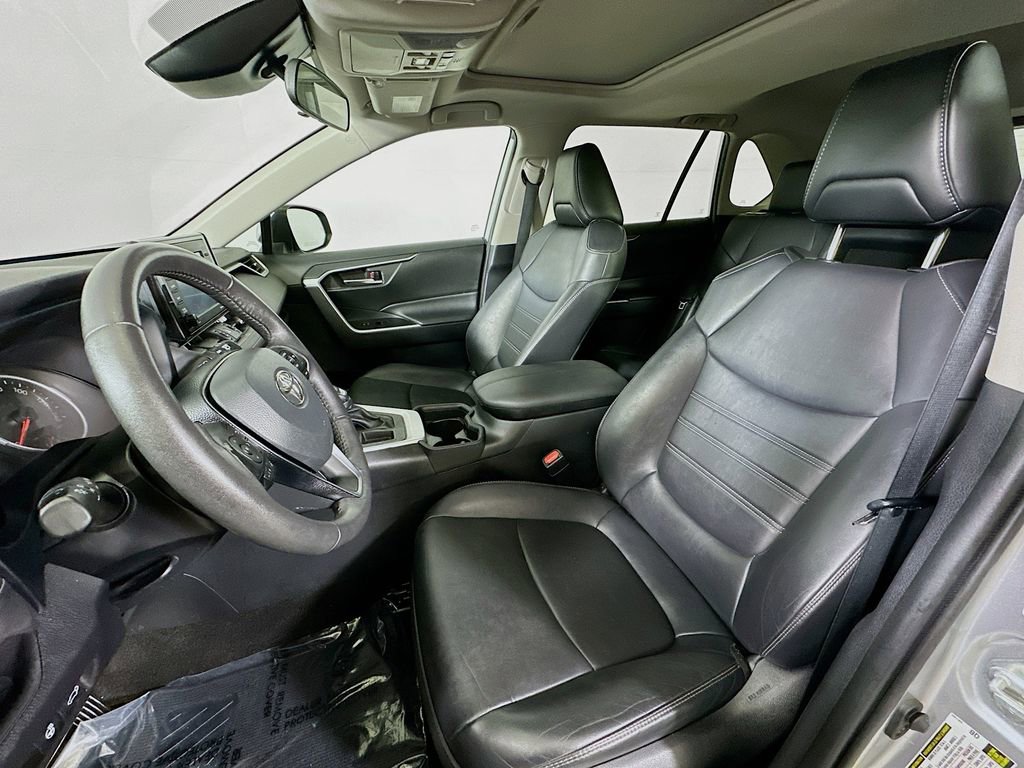 Used 2021 Toyota RAV4 XLE Premium image 15
