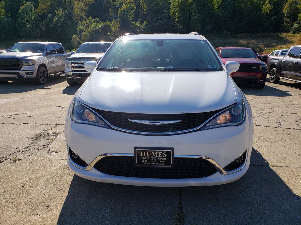Used 2018 Chrysler Pacifica Touring-L FWD image 9