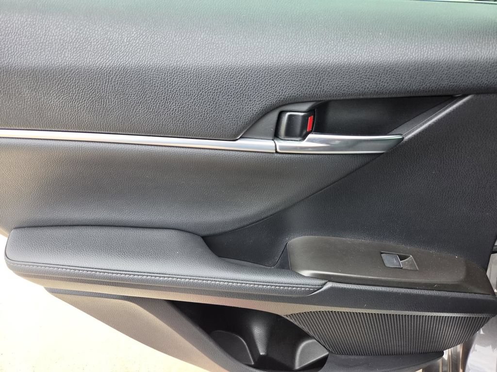 Used 2023 Toyota Camry XLE FWD image 10