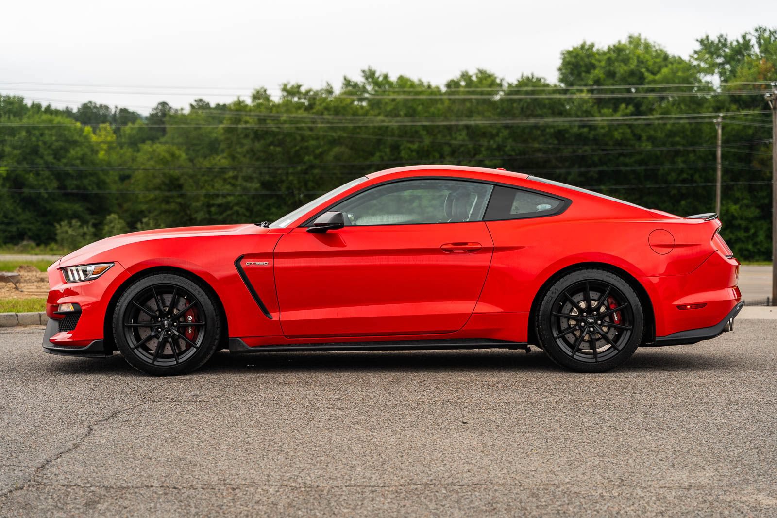 Used 2016 Ford Mustang Shelby GT350 w/ Technology Package RWD image 4