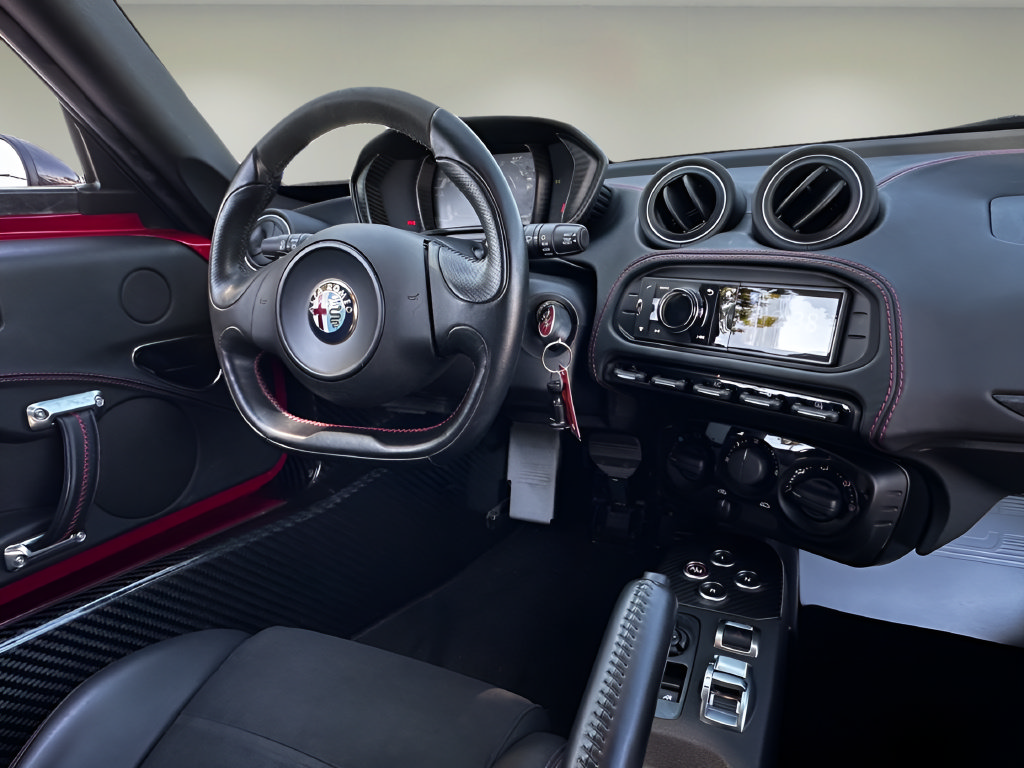 Used 2015 Alfa Romeo 4C Launch Edition w/ Convenience Group RWD image 7